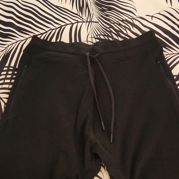 Engineered Warmth Men's lululemon knitted jogger - Picture 2 of 8